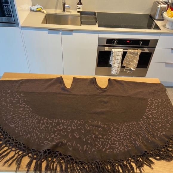 Brown Poncho - Picture 3 of 7